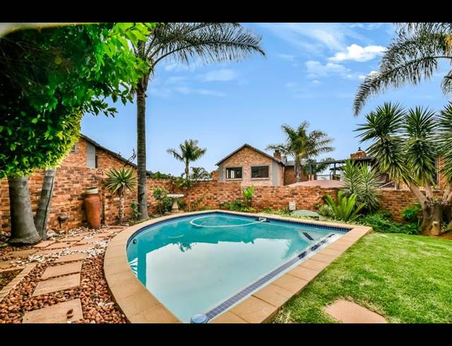 4 BEDROOM CLUSTER FOR SALE IN MEYERSDAL